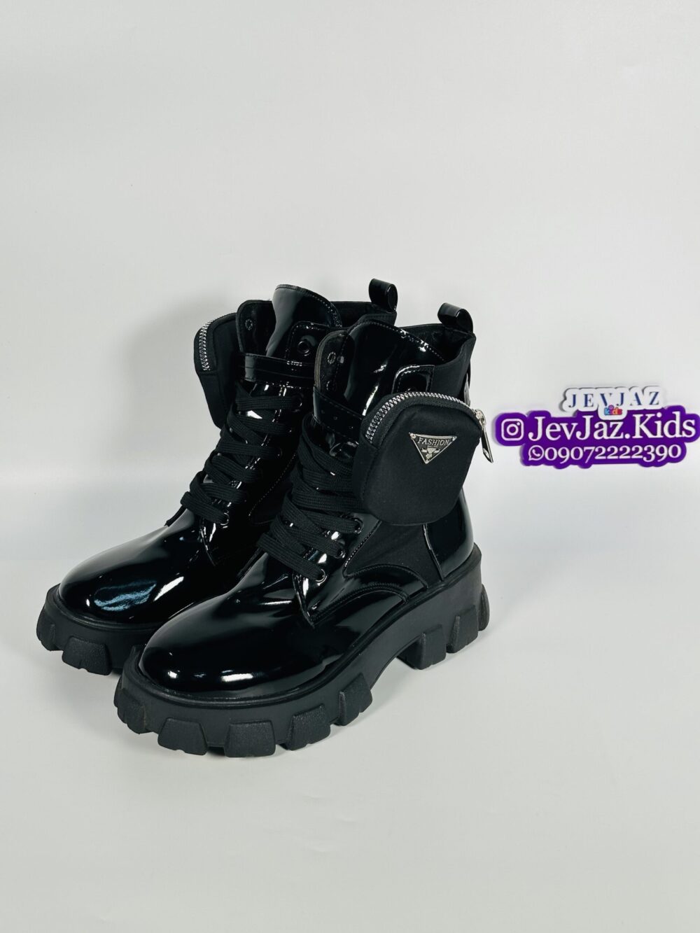 BLACK BOOT (Pocket)