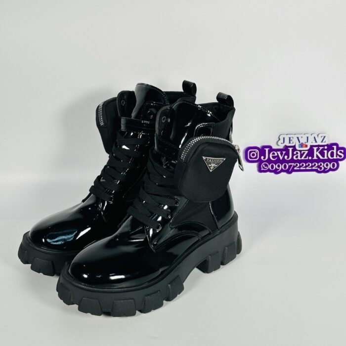 BLACK BOOT (Pocket)