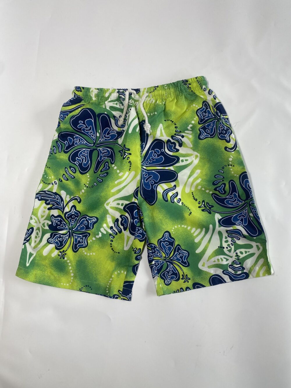 LEMON GREEN/NAVY FLORA WHITE SWIM SHORT