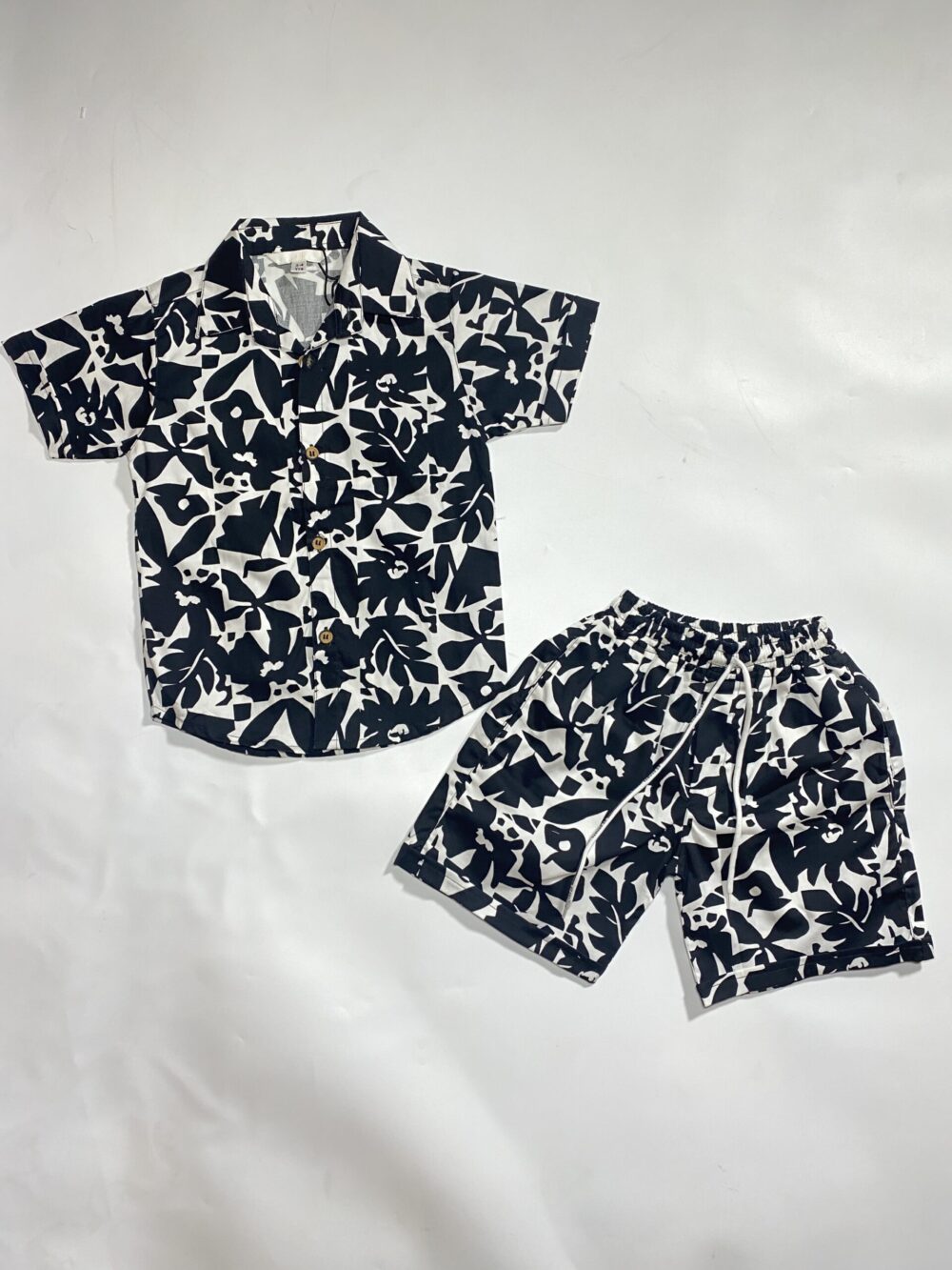 2PCS BLACK AND WHITE SHIRTS AND SHORT