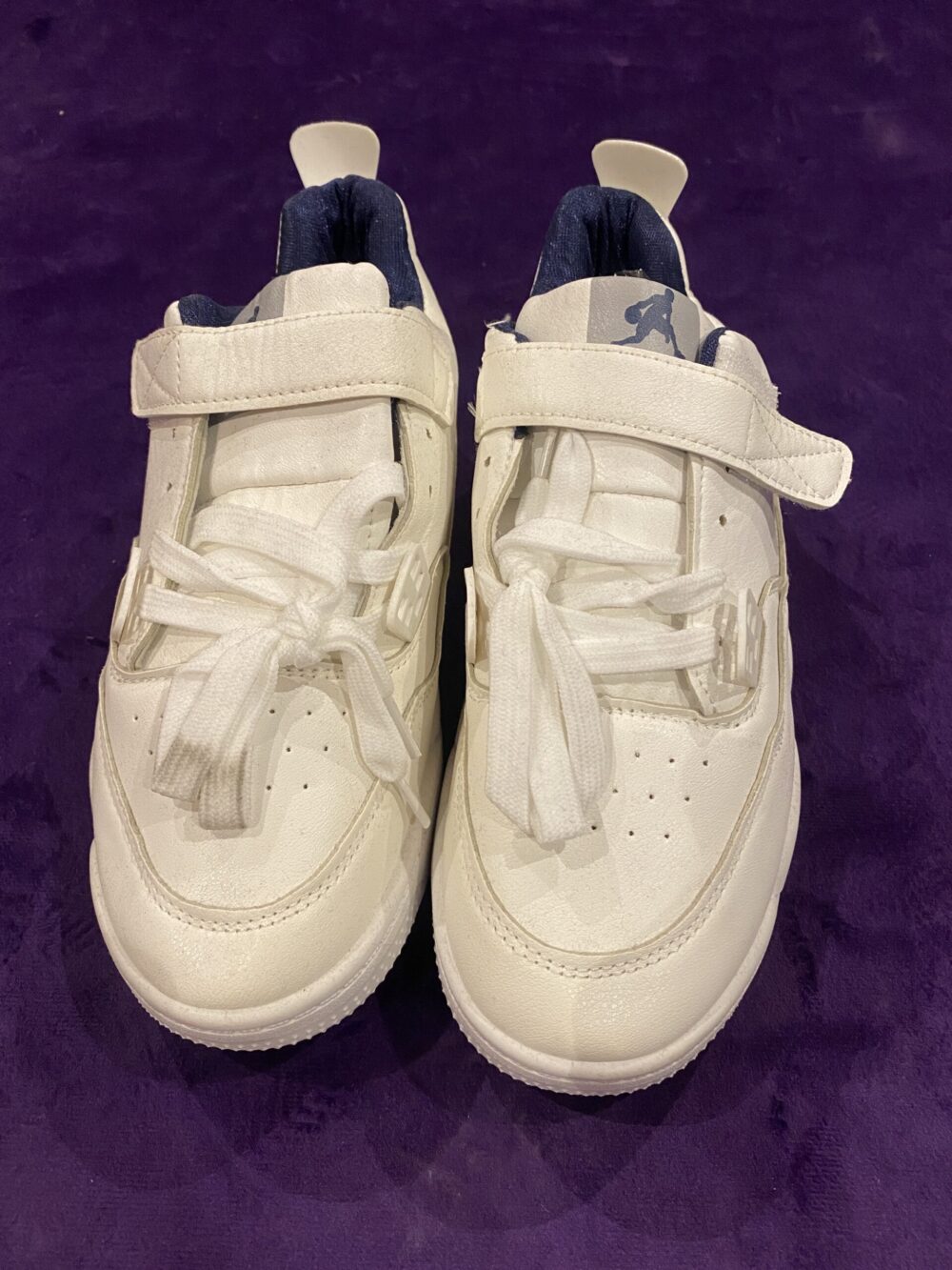 WHITE SNEAKERS