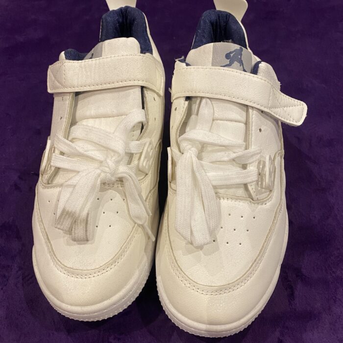 WHITE SNEAKERS
