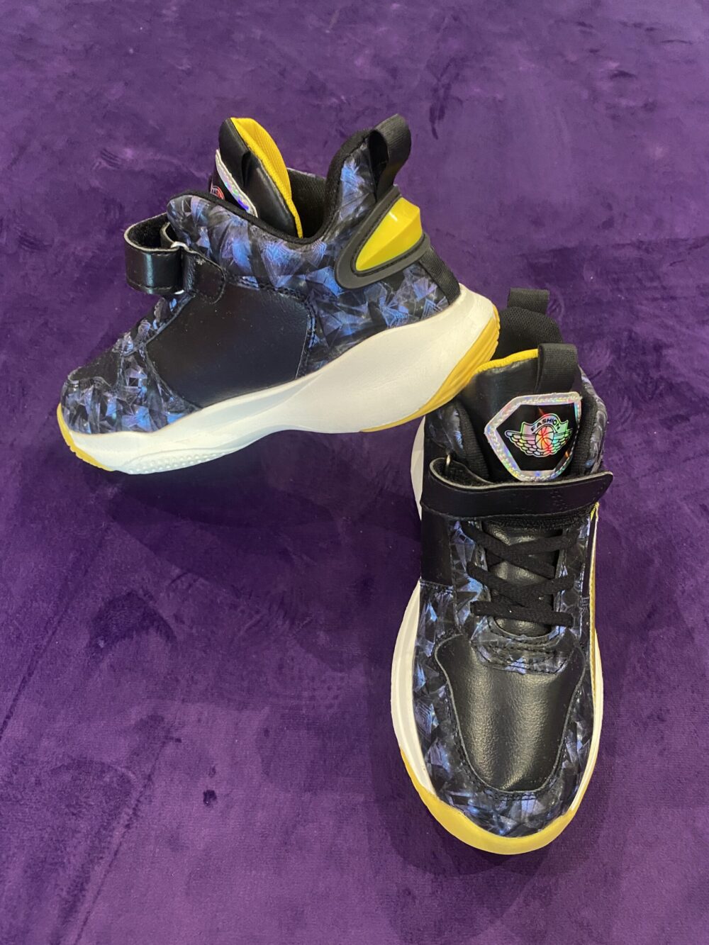KID'S BASKETBALL SNEAKERS - Image 2