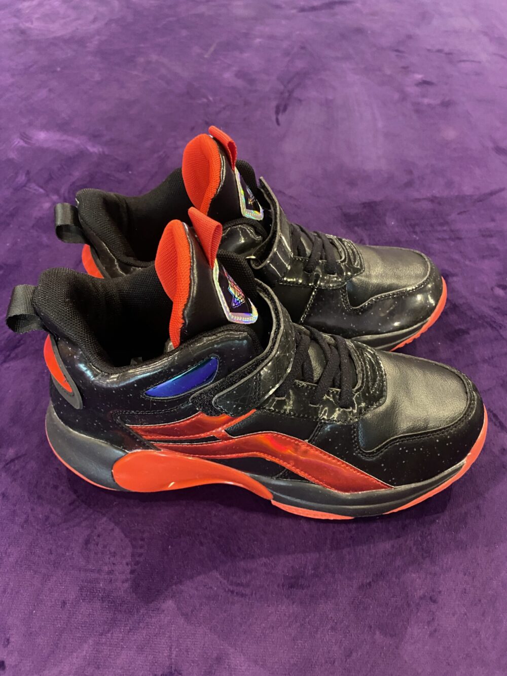 KID'S BASKETBALL SNEAKERS