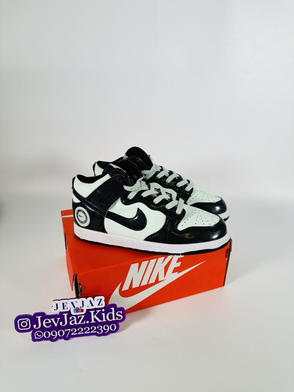 NIKE "GREEN"