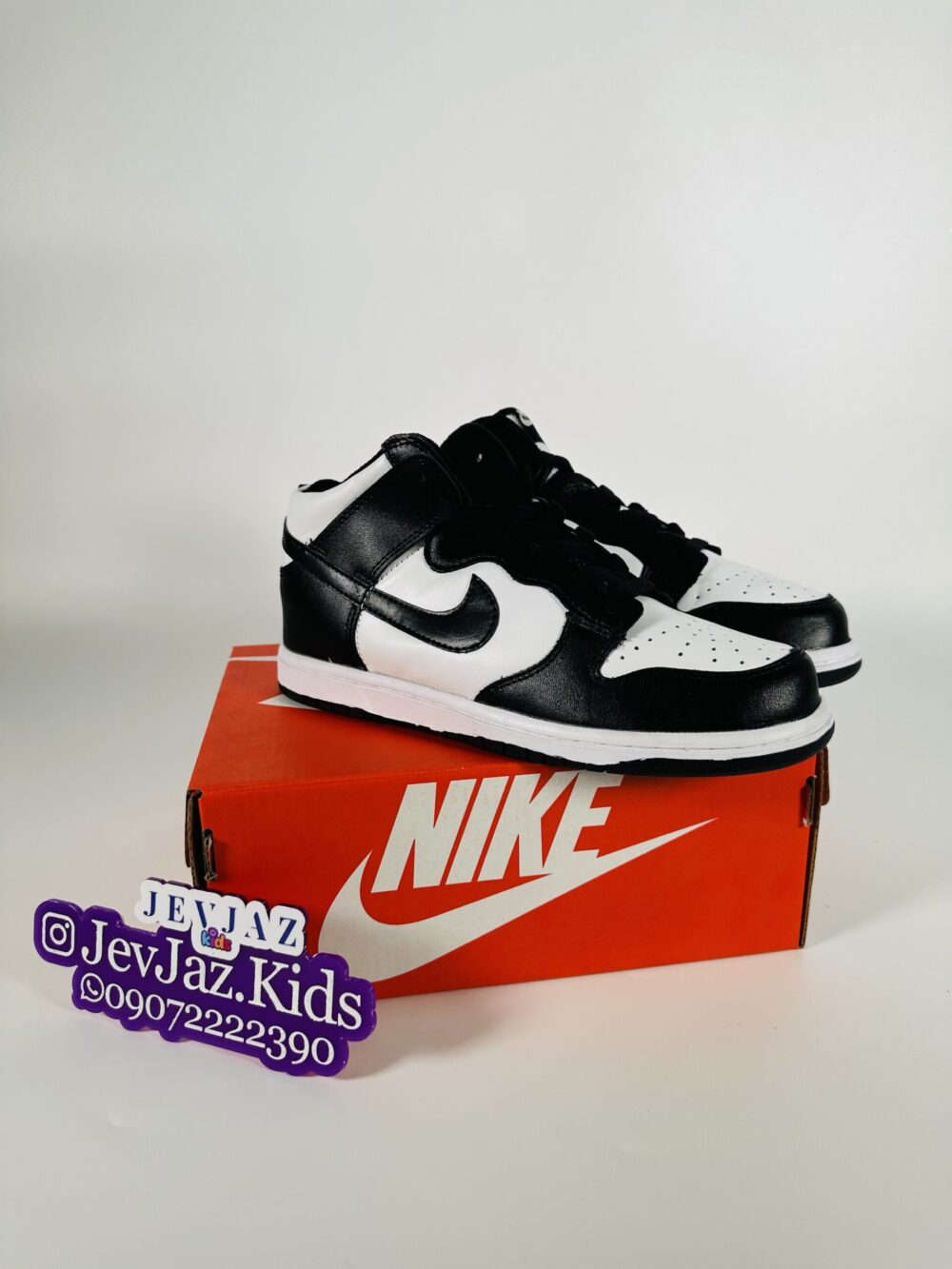 NIKE "Black"